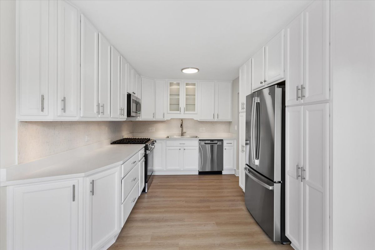 3082 Antelope Springs Road Northbrook, IL 60062 - Photo 3 of 28