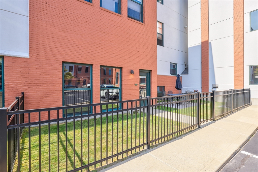 1 Envelope Terrace, Unit TH1 Worcester, MA 01604 - Photo 23 of 27