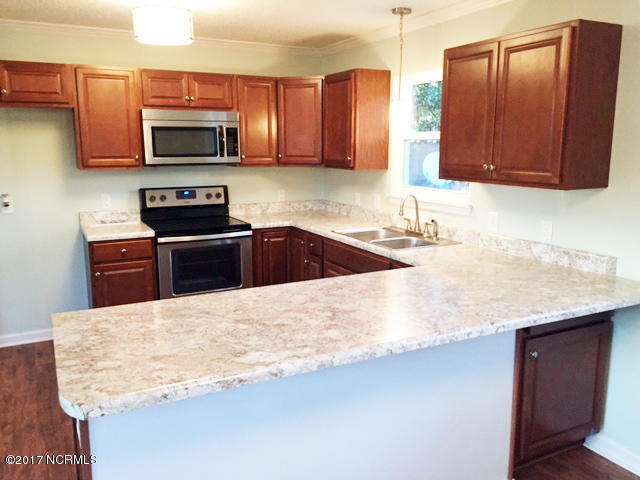 302 Wallington Road Wilmington, NC 28409 - Photo 4 of 20 MLS 170216 Photo - Wallington 302 - Kitc
