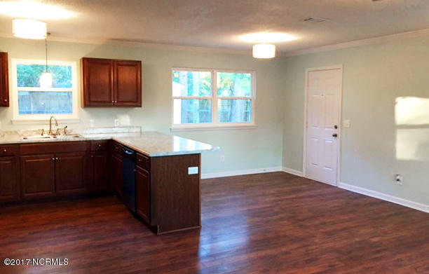 302 Wallington Road Wilmington, NC 28409 - Photo 8 of 20 MLS 170216 Photo - Wallington 302 - Kitc