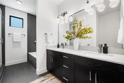 $525,000 | 1615 East 7th Street, Unit 208, Austin, TX 78702