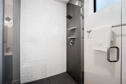 $525,000 | 1615 East 7th Street, Unit 208, Austin, TX 78702