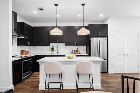 $525,000 | 1615 East 7th Street, Unit 208, Austin, TX 78702