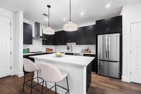 $525,000 | 1615 East 7th Street, Unit 208, Austin, TX 78702