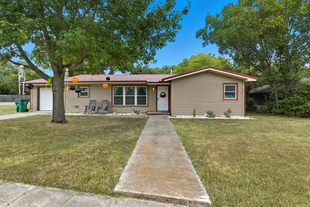1431 West Lingleville Road Stephenville, TX 76401 - Photo 1 of 1 a view of a yard in front of house with a fountain