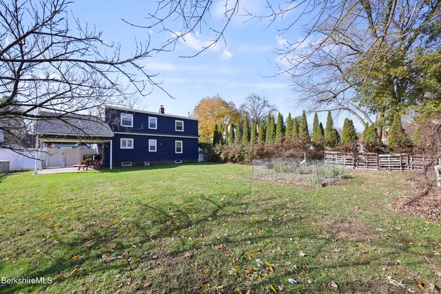 a view of a yard in front of house