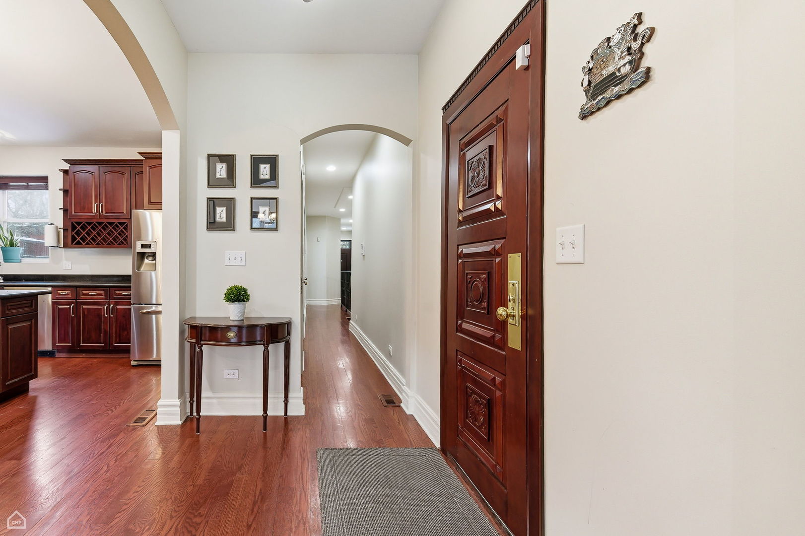 838 East 52nd Street, Unit 1W Chicago, IL 60615 - Photo 14 of 32 a view of a hallway with wooden floor and workspace