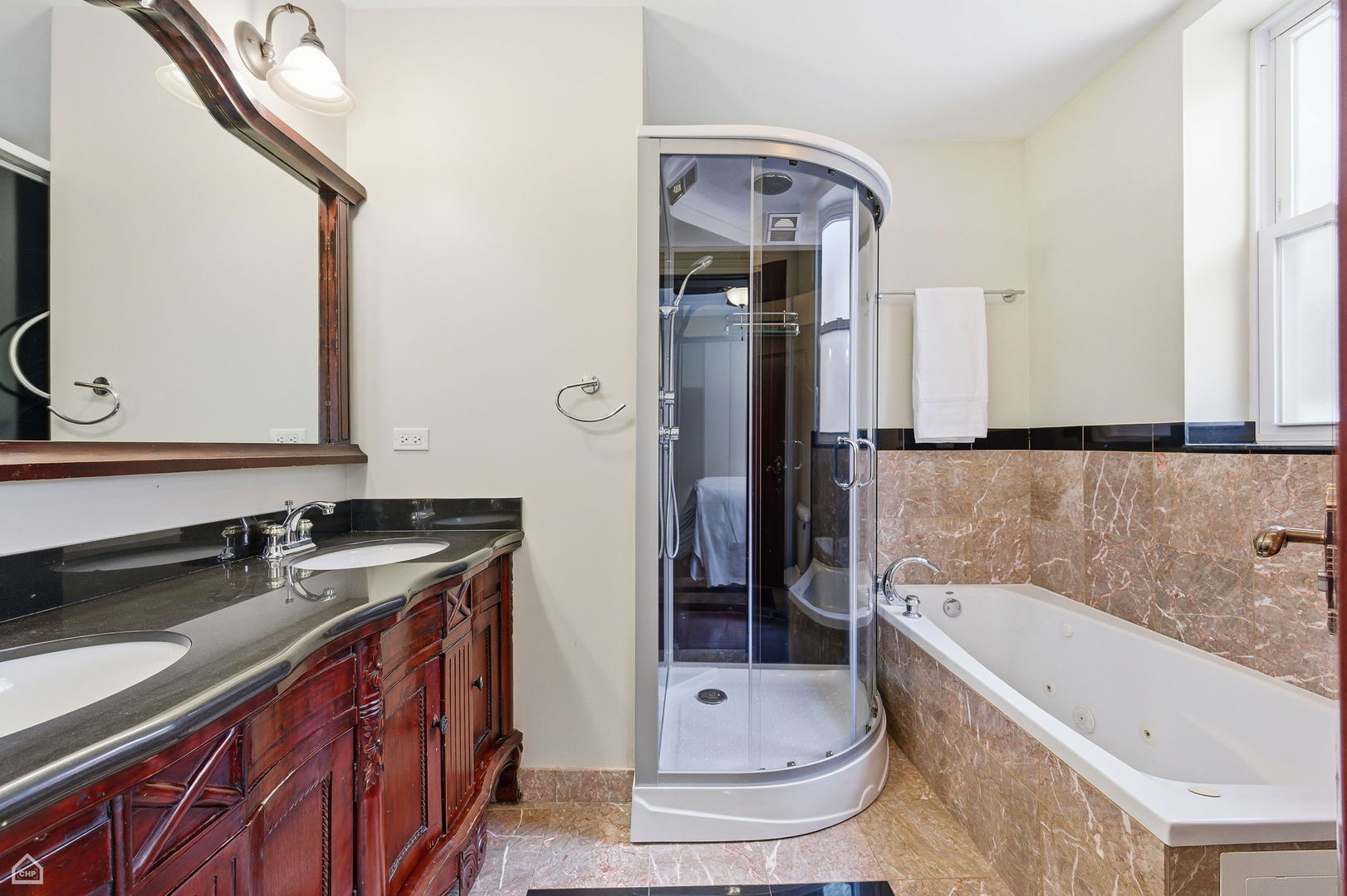 838 East 52nd Street, Unit 1W Chicago, IL 60615 - Photo 17 of 32 a bathroom with a bathtub and a sink