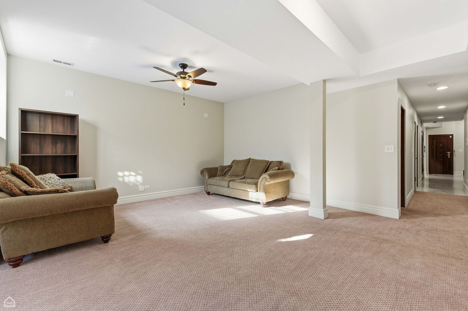 838 East 52nd Street, Unit 1W Chicago, IL 60615 - Photo 28 of 32 a living room with furniture and a ceiling fan