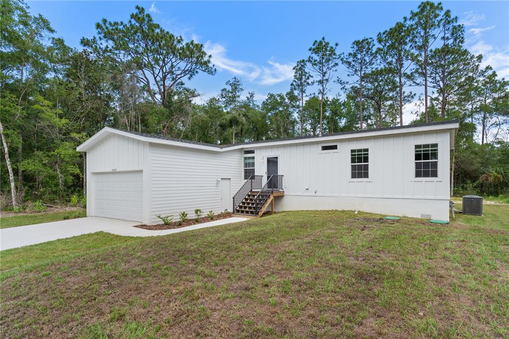14249 East Razorbill Avenue Weeki Wachee, FL 34614 - Photo 4 of 40
