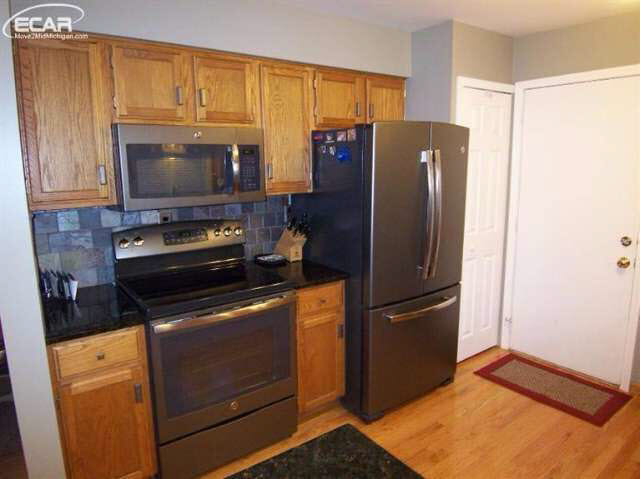 11222 Coldwater Road Flushing, MI 48433 - Photo 11 of 34 20459960-10.JPG