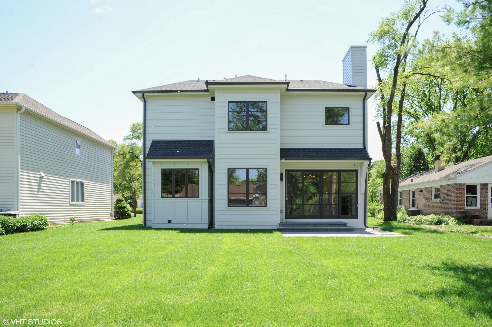 2440 Illinois Road Northbrook, IL 60062 - Photo 18 of 18 front view of a house with a yard