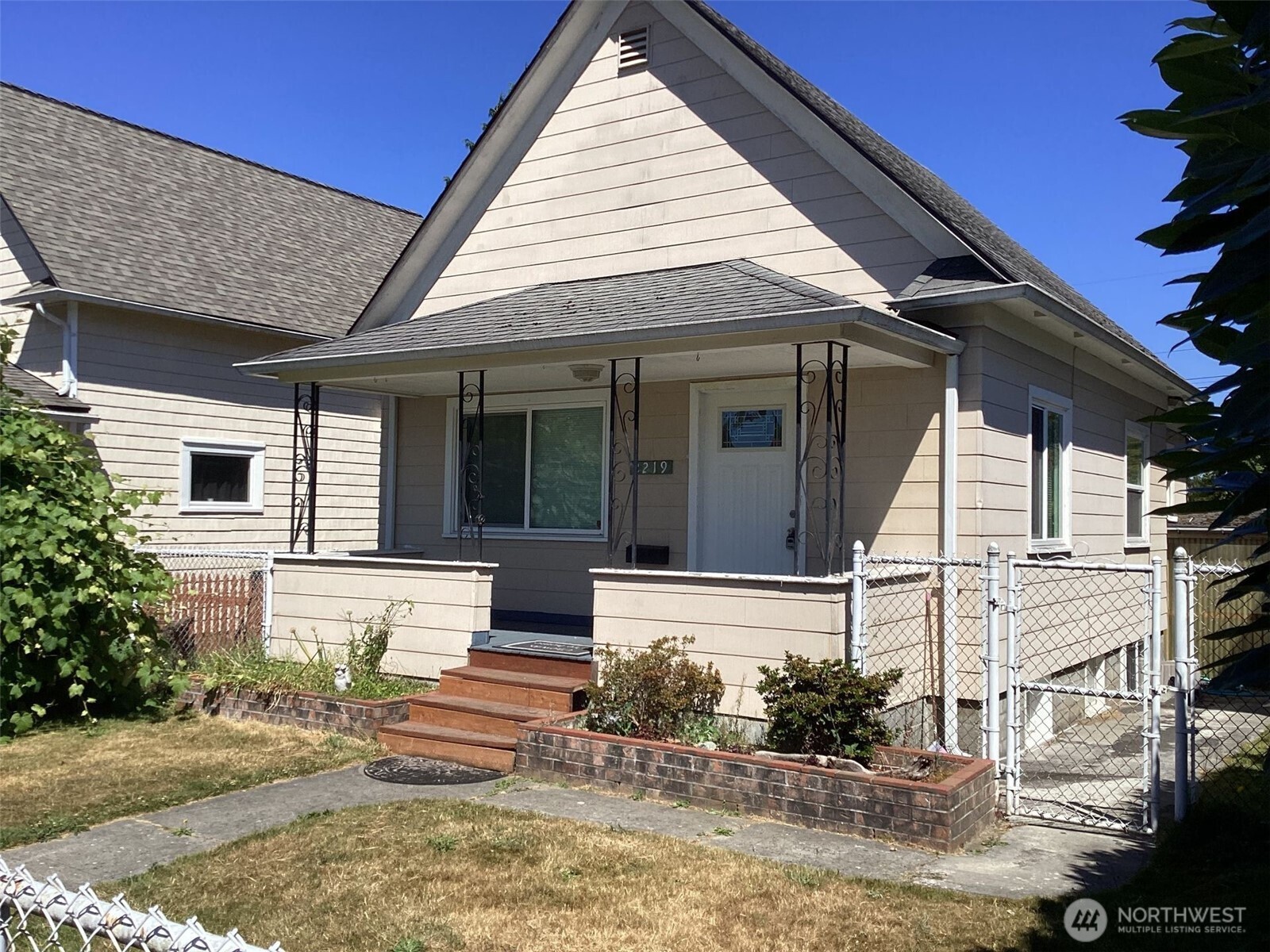 2219 Rockefeller Avenue Everett, WA 98201 - Photo 4 of 25