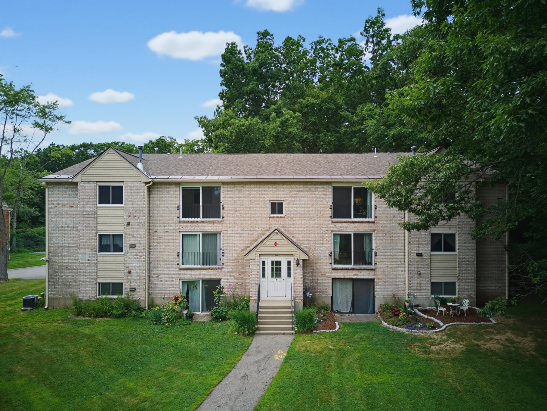 5 Brookside Drive, Unit 9 Exeter, NH 03833 - Photo 2 of 33 Gallery Image 2