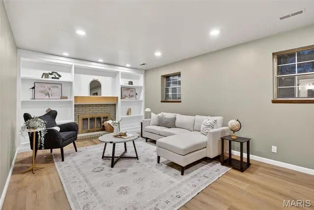 $409,900 | 20 Pinehurst Court, St. Peters, MO 63376