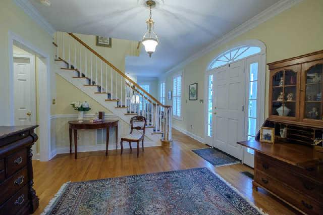 676 Pickney Road Winchester, TN 37398 - Photo 3 of 20 Inviting foyer with hardwood flooring and a half guest bath