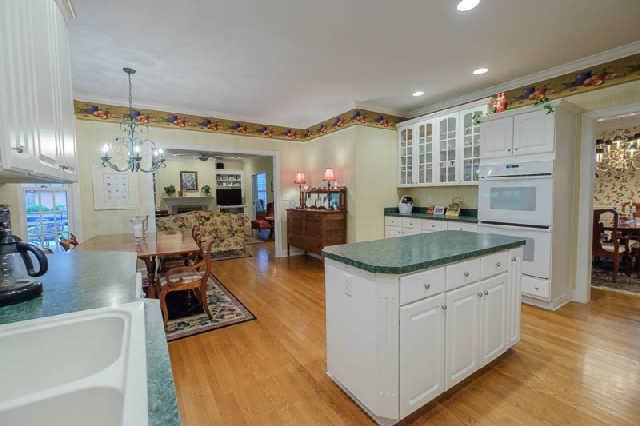 676 Pickney Road Winchester, TN 37398 - Photo 8 of 20 Double ovens and cabinetry great for displaying china