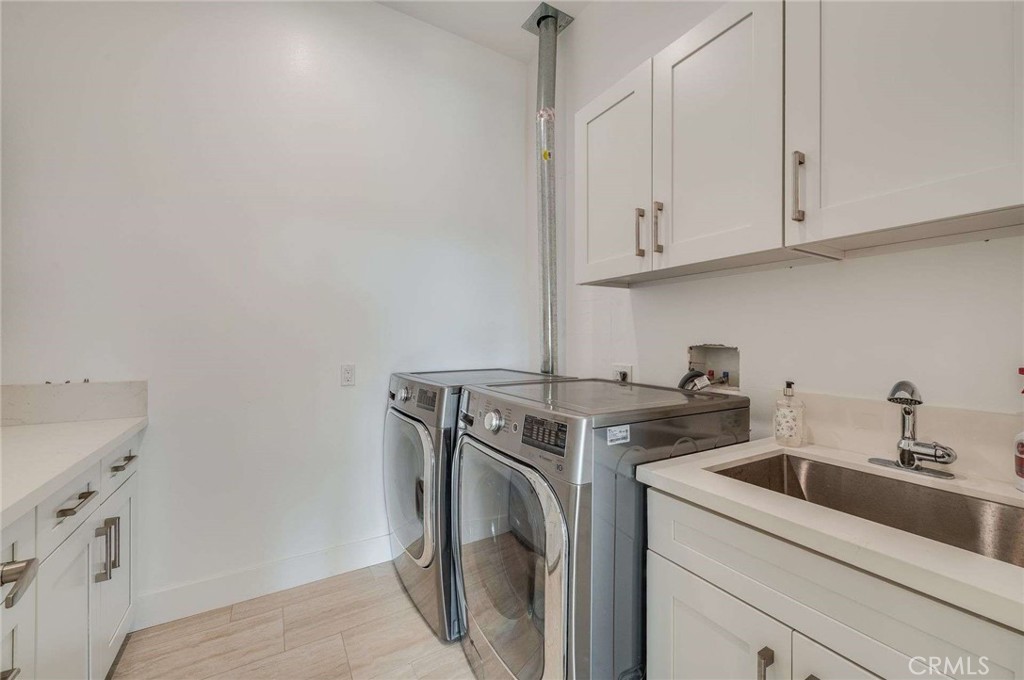 11837 Rideout Way Whittier, CA 90601 - Photo 28 of 44 a utility room with dryer and washer