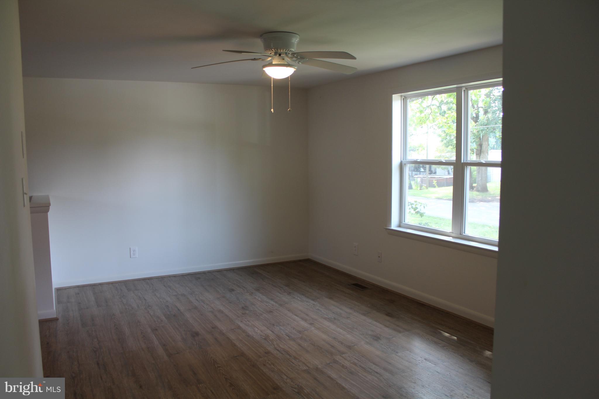 806 North Reymann Street Ranson, WV 25438 - Photo 7 of 25 an empty room with a window