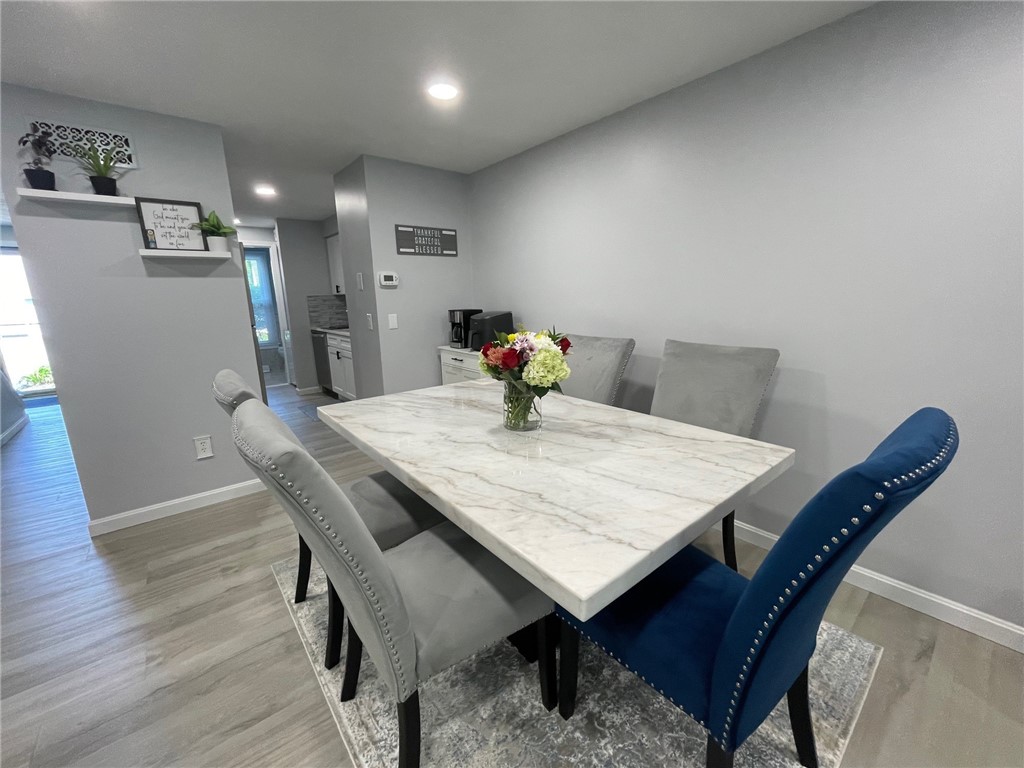 161 West Shore Road, Unit C7 Warwick, RI 02889 - Photo 19 of 36 Comfortable with a large table for 6.