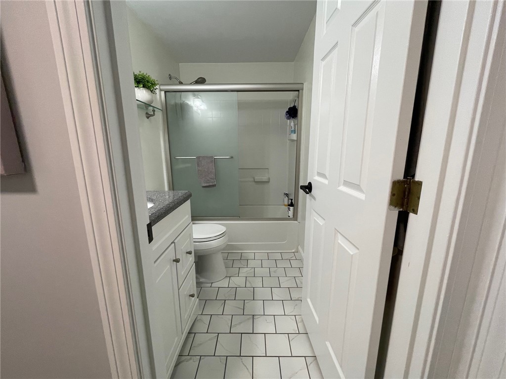 161 West Shore Road, Unit C7 Warwick, RI 02889 - Photo 31 of 36 Full bathroom on the second floor.