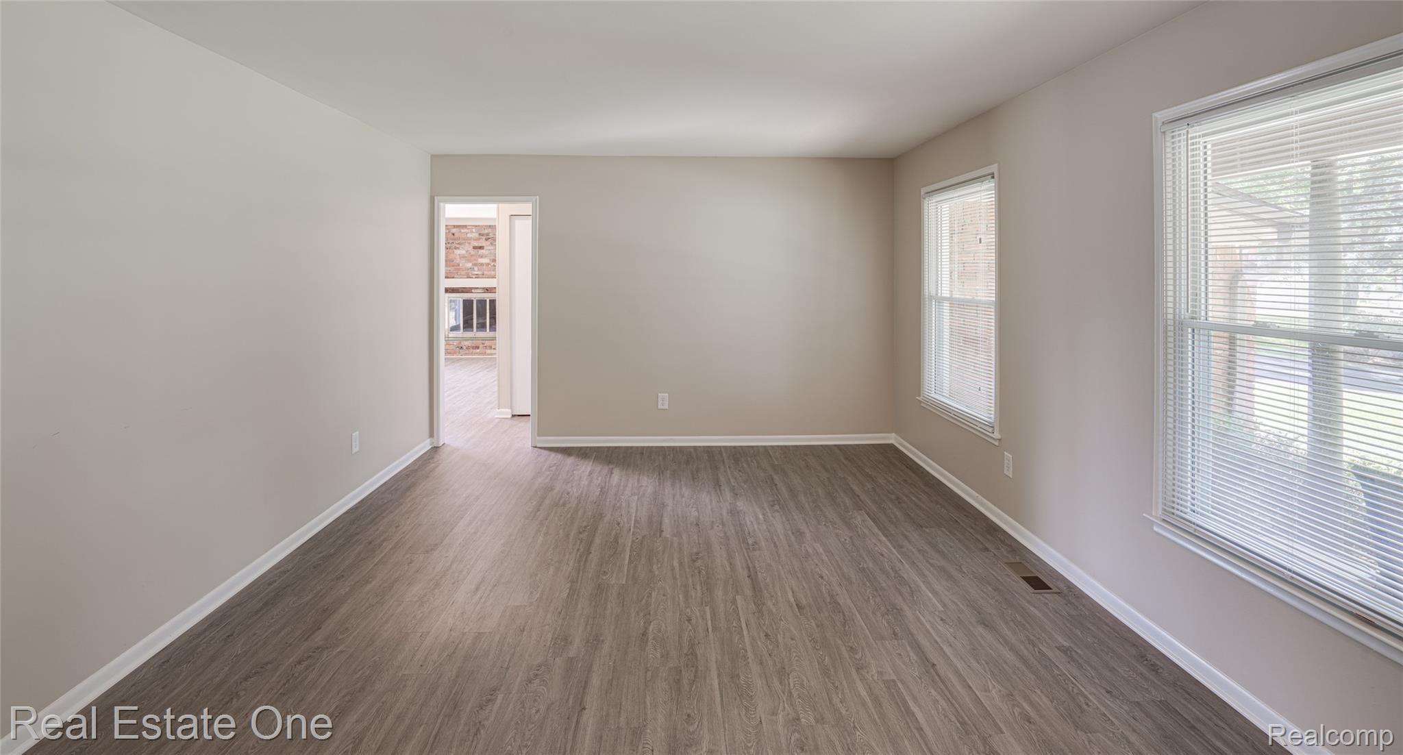 873 Fieldstone Court Rochester, MI 48309 - Photo 13 of 35 873 Fieldstone RHills-8.jpg