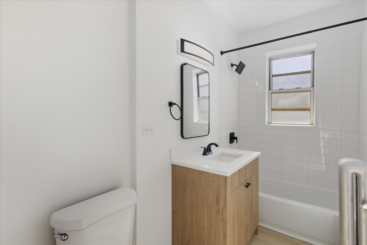 6977 North Bell Avenue, Unit 3 Chicago, IL 60645 - Photo 10 of 11