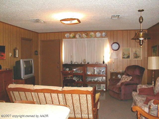 4200 South Ong Street Amarillo, TX 79110 - Photo 3 of 9 Den