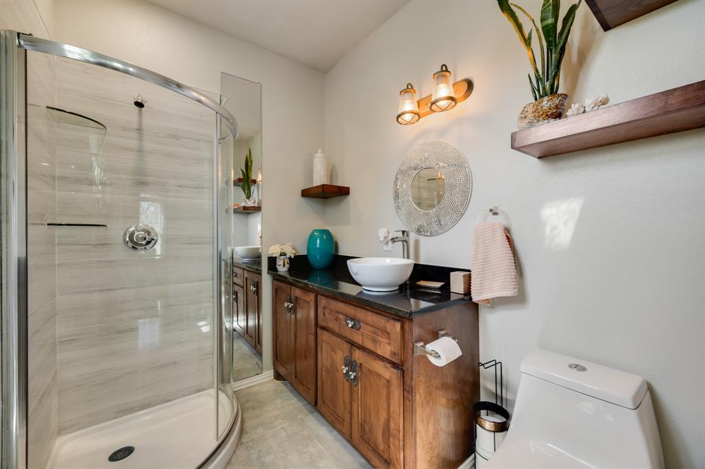 2277 County Road 3657 Springtown, TX 76082 - Photo 29 of 40 a bathroom with a toilet a sink and mirror