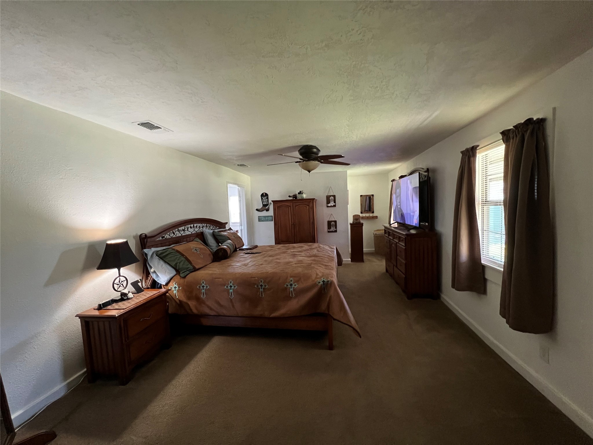 2723 Farm To Market 1010 Road Cleveland, TX 77327 - Photo 18 of 25 Large Primary Bedroom with