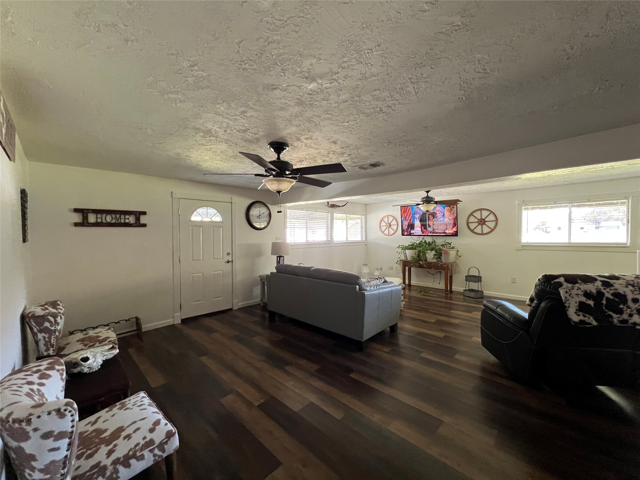 2723 Farm To Market 1010 Road Cleveland, TX 77327 - Photo 6 of 25 Looking from Kitchen area to Living Room