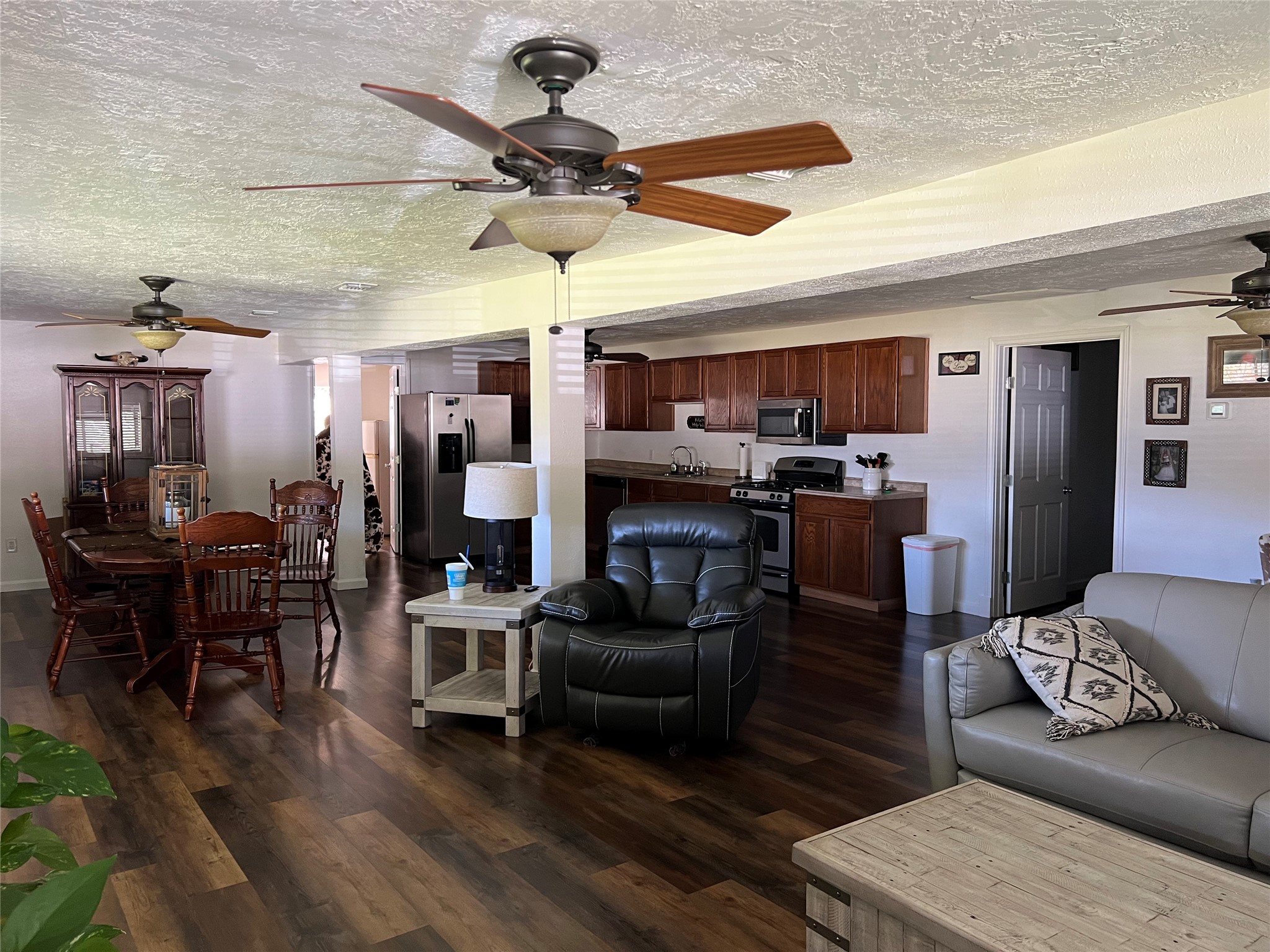 2723 Farm To Market 1010 Road Cleveland, TX 77327 - Photo 8 of 25 Looking toward the Kitchen