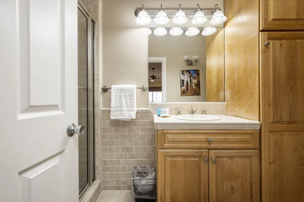 $3,900 | 76761 Chrysanthemum Way, Palm Desert, CA 92211