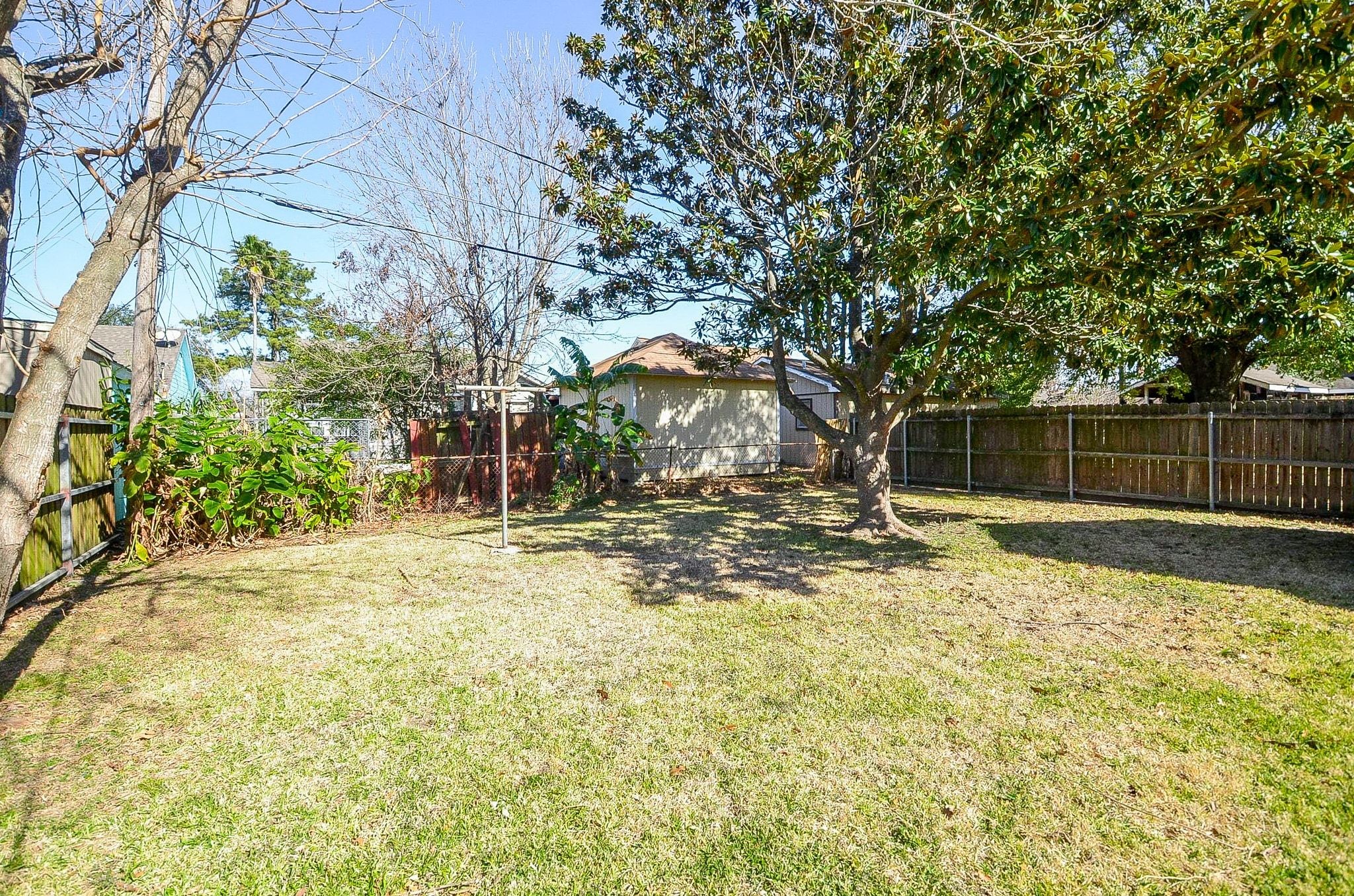 7707 Scanlock Street Houston, TX 77012 - Photo 18 of 19 a backyard of a house with table and chairs