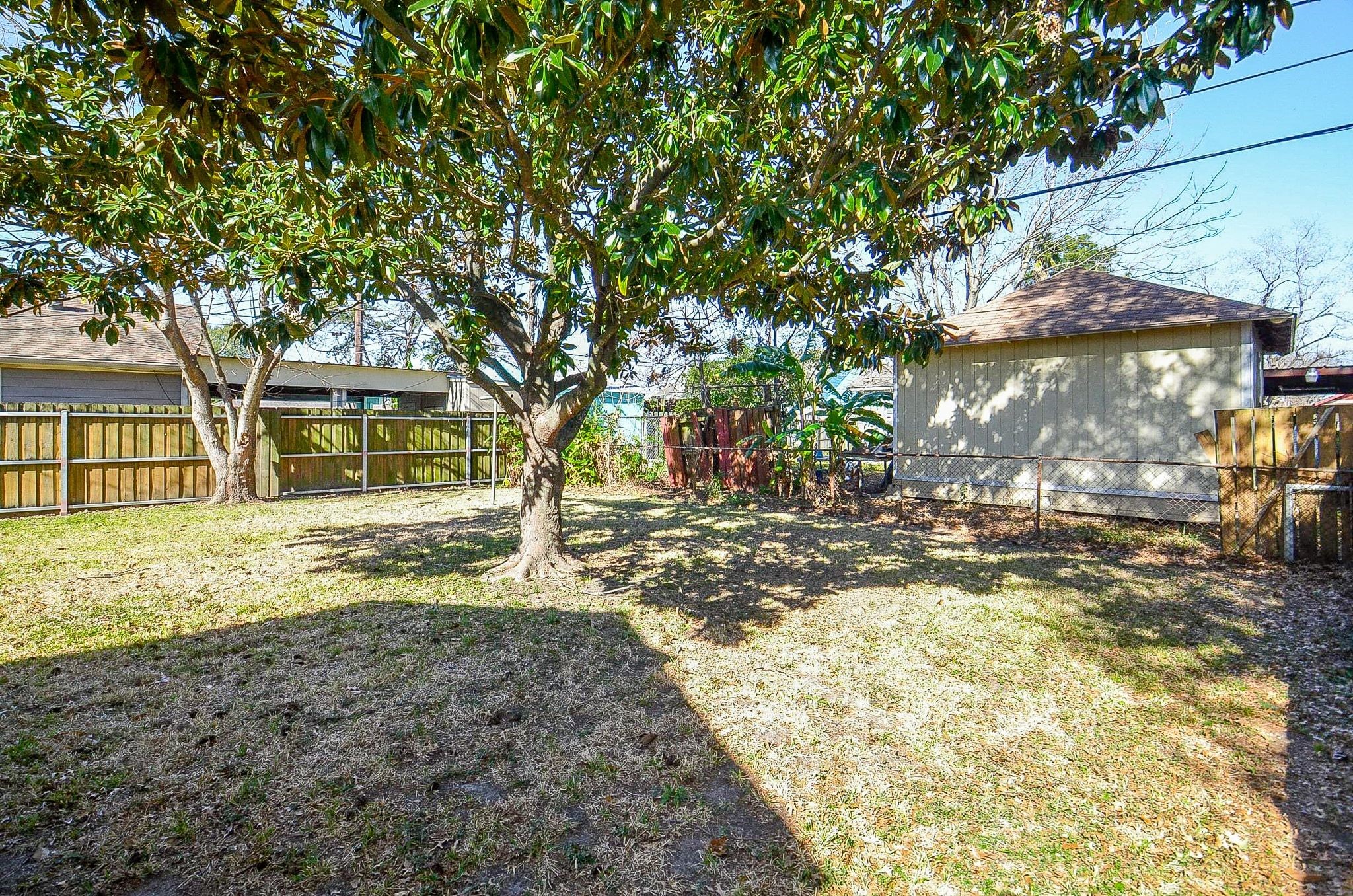 7707 Scanlock Street Houston, TX 77012 - Photo 19 of 19 a view of a yard with wooden fence