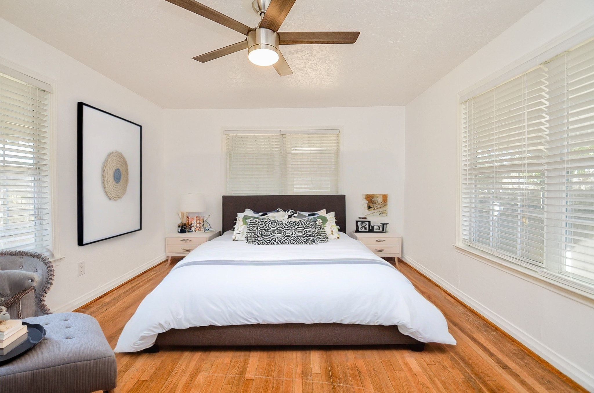 7707 Scanlock Street Houston, TX 77012 - Photo 5 of 19 a bedroom with a bed and a large window