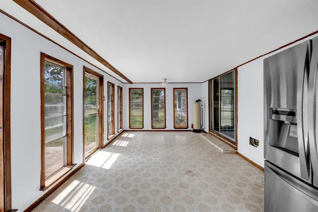 a view of an entryway with livingroom