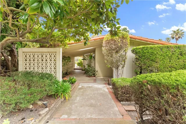 a view of a pathway of the house