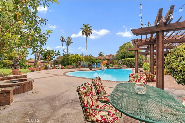 a view of a house with outdoor space