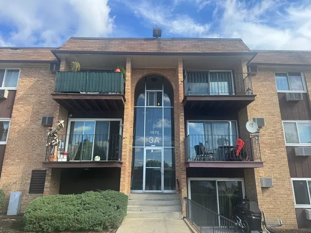 $175,000 | 1075 Higgins Quarters Drive, Unit 3208, Hoffman Estates, IL 60169