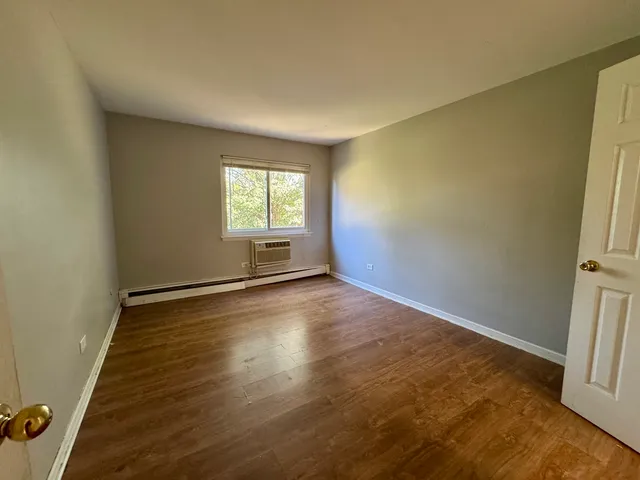 $175,000 | 1075 Higgins Quarters Drive, Unit 3208, Hoffman Estates, IL 60169