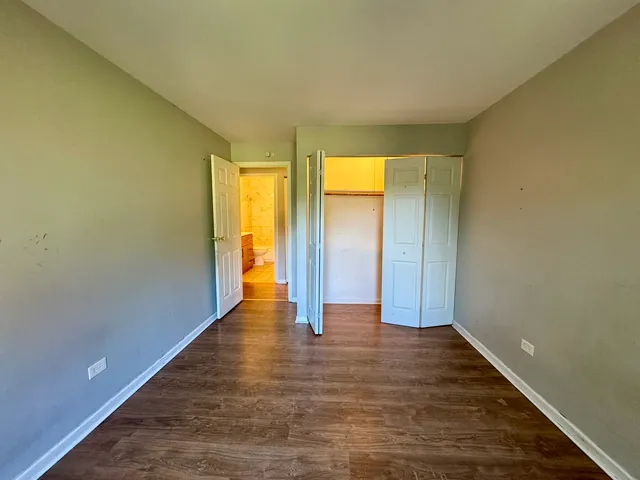 $175,000 | 1075 Higgins Quarters Drive, Unit 3208, Hoffman Estates, IL 60169