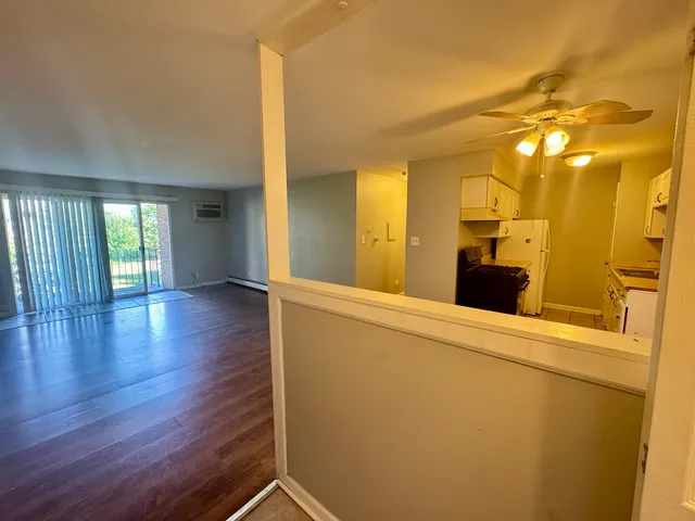 $175,000 | 1075 Higgins Quarters Drive, Unit 3208, Hoffman Estates, IL 60169