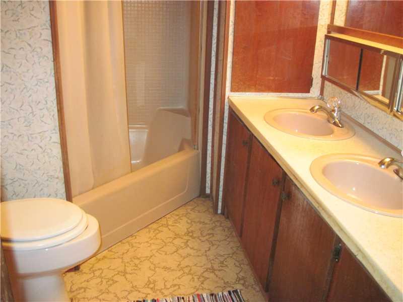 481 Rochester Road Rochester, PA 15074 - Photo 12 of 12 Full Bath.