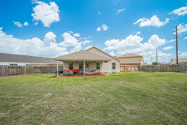 a view of a house with a backyard