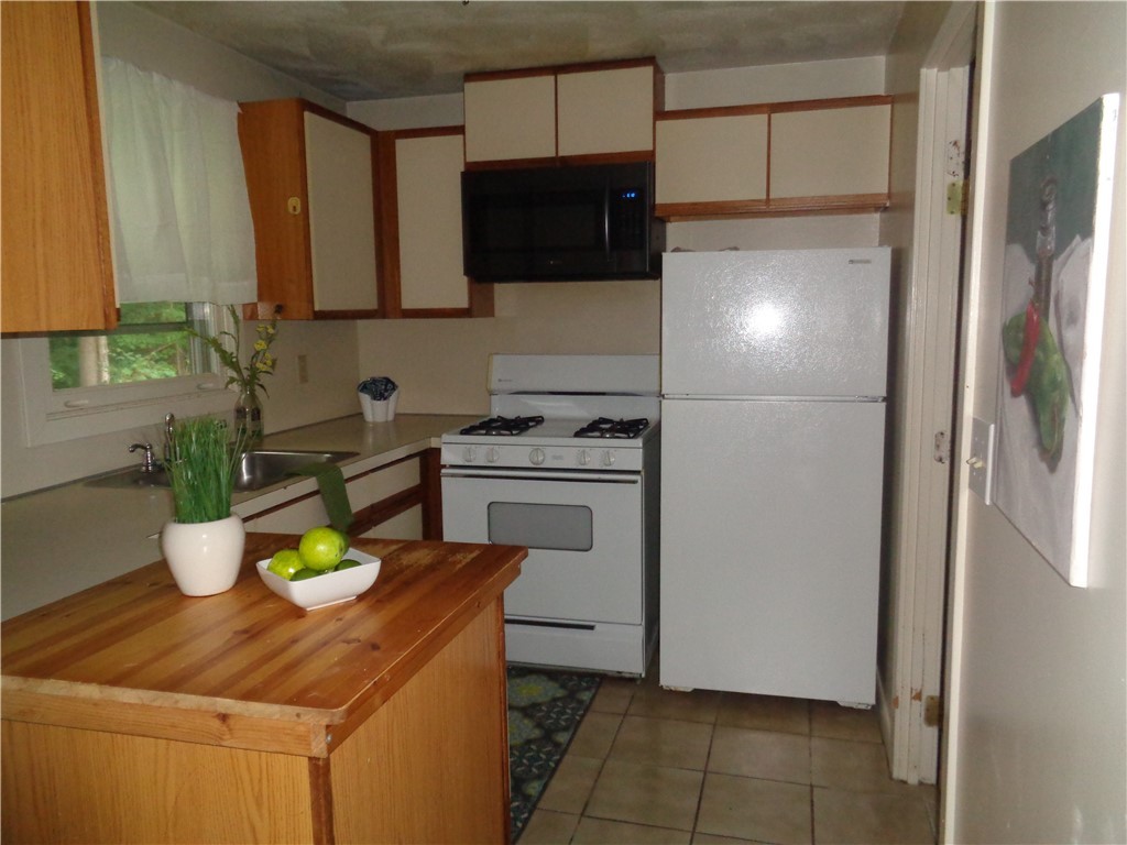 45 Reed Street Warwick, RI 02886 - Photo 8 of 29