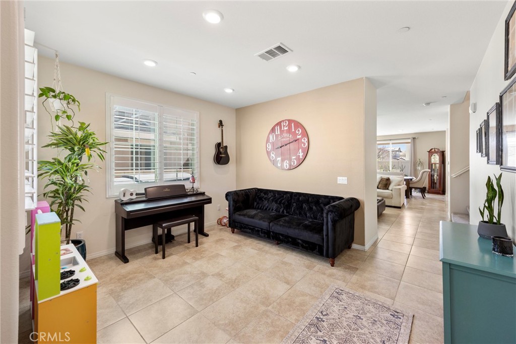 3826 Bur Oak Road San Bernardino, CA 92407 - Photo 9 of 51