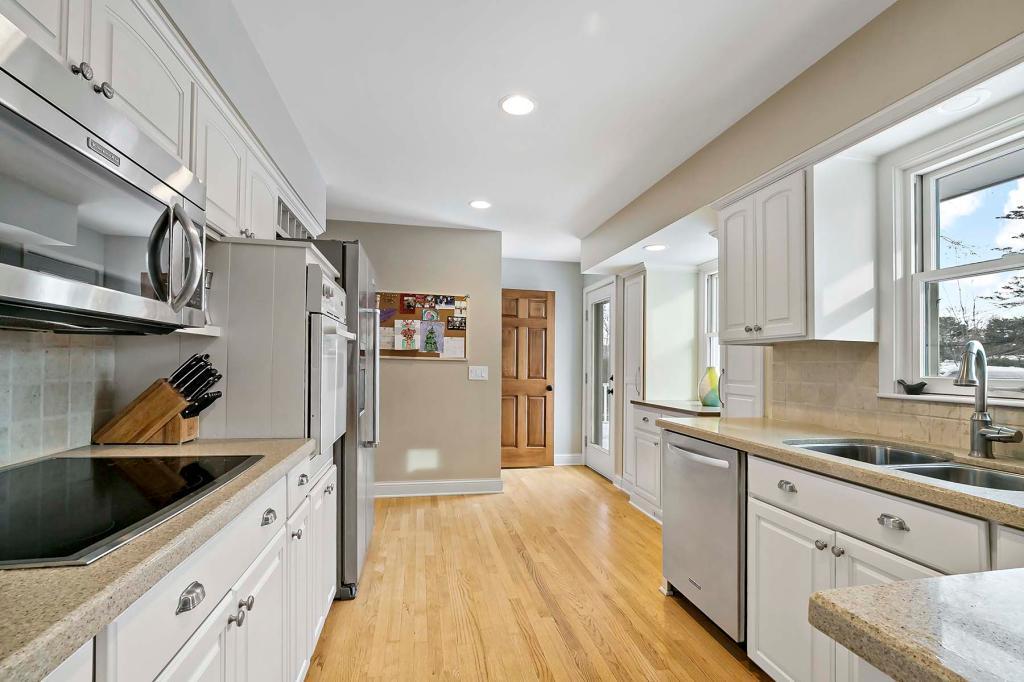6109 Code Avenue Edina, MN 55436 - Photo 10 of 42