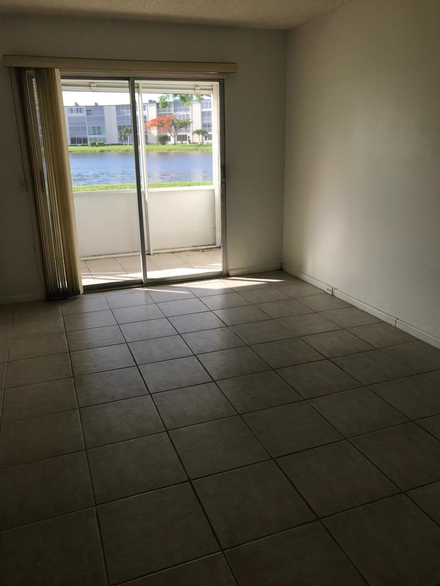 1046 Cornwall C, Unit 1046 Boca Raton, FL 33434 - Photo 4 of 11 IMG_2723