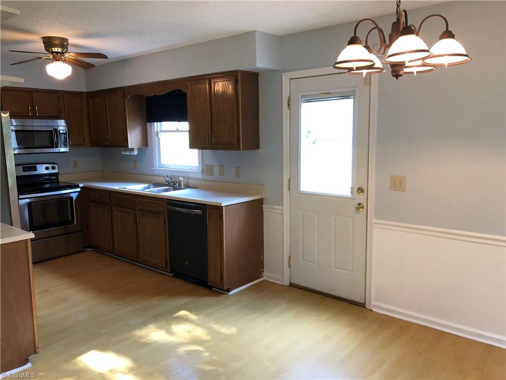 556 Covington Ridge Road Winston-Salem, NC 27107 - Photo 3 of 11 Gallery Image 3